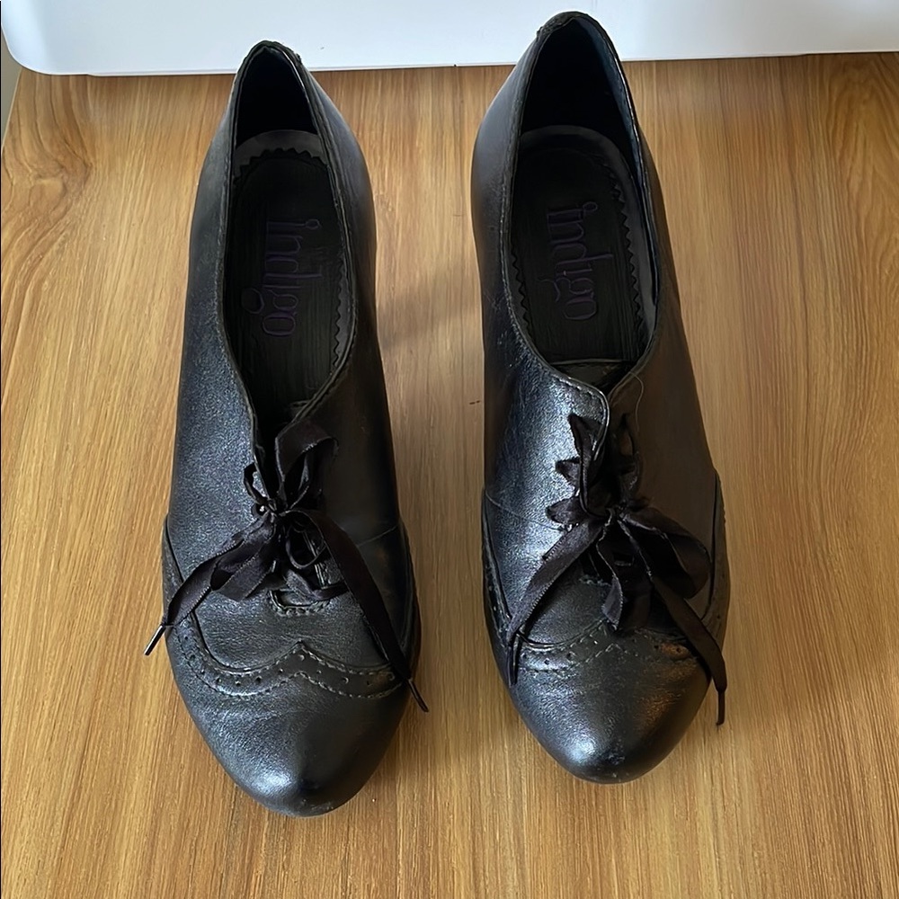 Indigo Black Heels with Classic Design